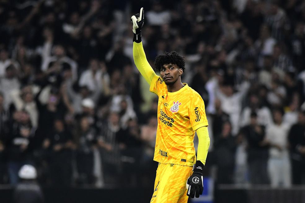 Hugo Souza, do Corinthians, contra o Bragantino