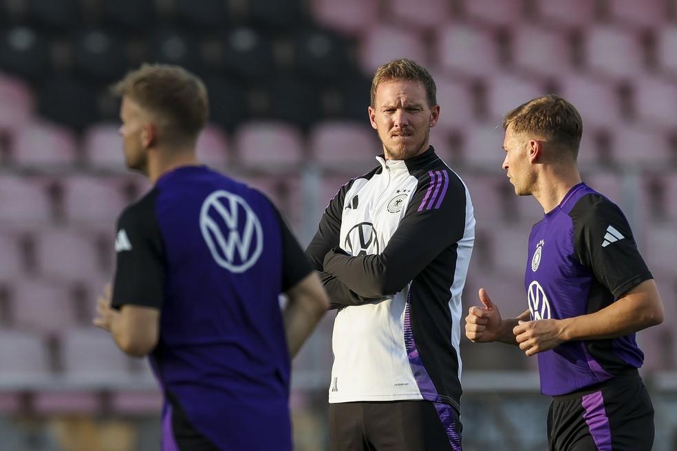 Julian Nagelsmann em treino da Alemanha antes da partida contra a Bósnia