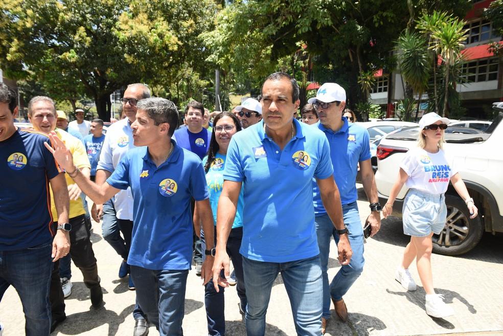 Bruno Reis na companhia da vice-prefeita, Ana Paula Matos, e do ex-prefeito ACM Neto