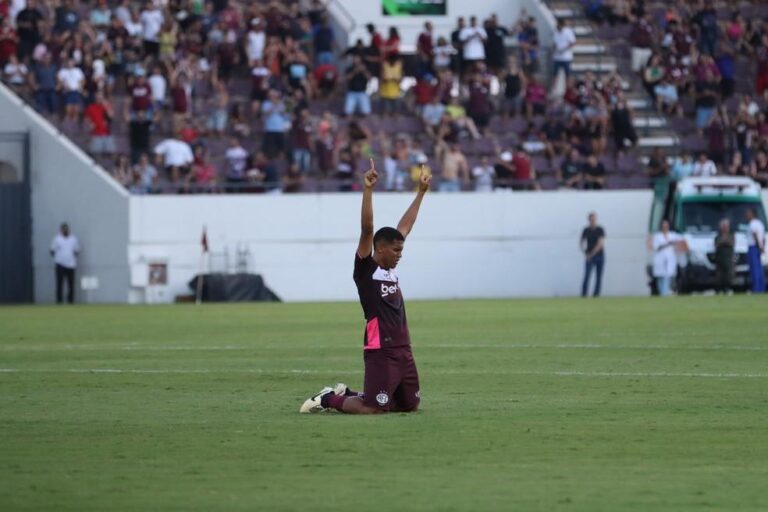 Ferroviária Conquista Acesso à Série B e Torcida Celebra em Grande Estilo