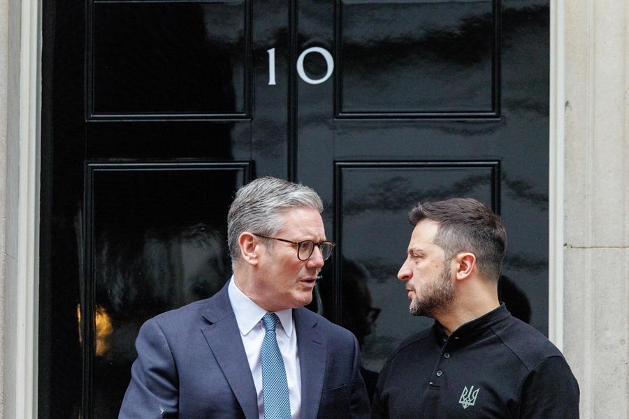 Keir Starmer e Volodymyr Zelensky em Londres