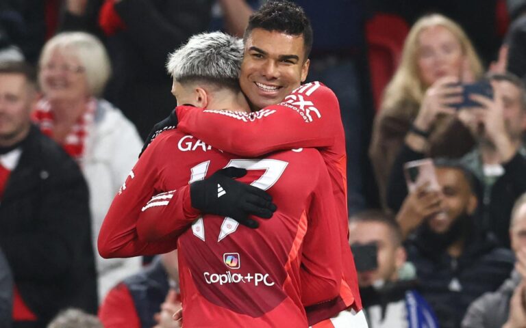 Casemiro brilha e Manchester United avança na Copa da Liga Inglesa