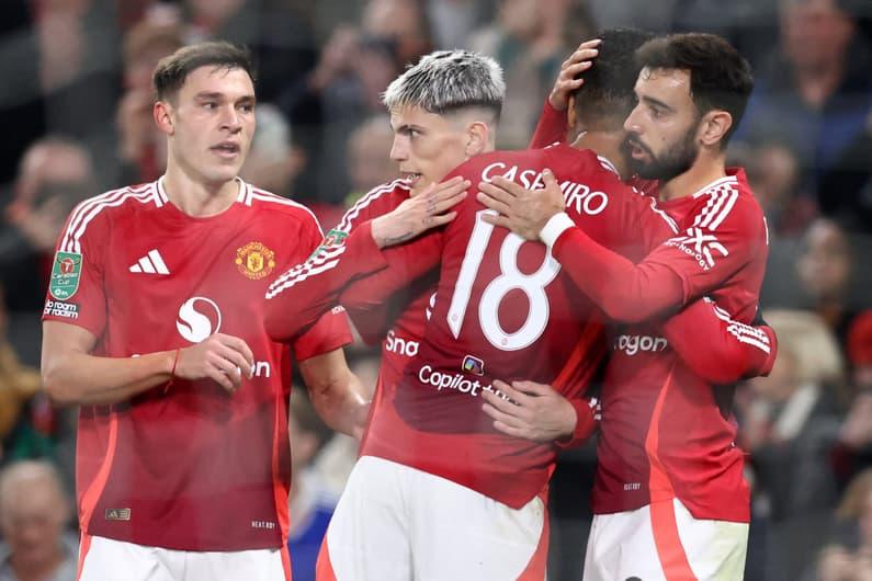 Time do Manchester United comemora gol contra o Leicester