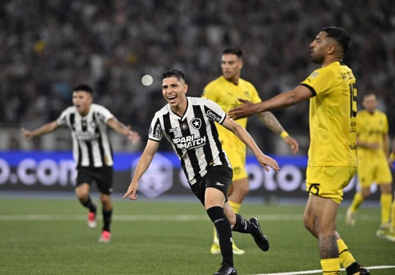 Botafogo goleia Peñarol e avança na Libertadores: uma noite histórica