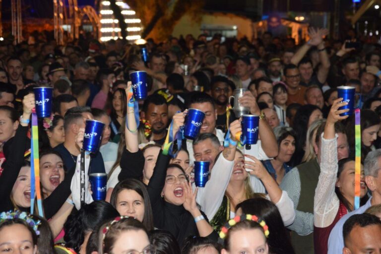 BAT Brasil Celebra Orgulho de Pertencer à Oktoberfest em Noite Temática