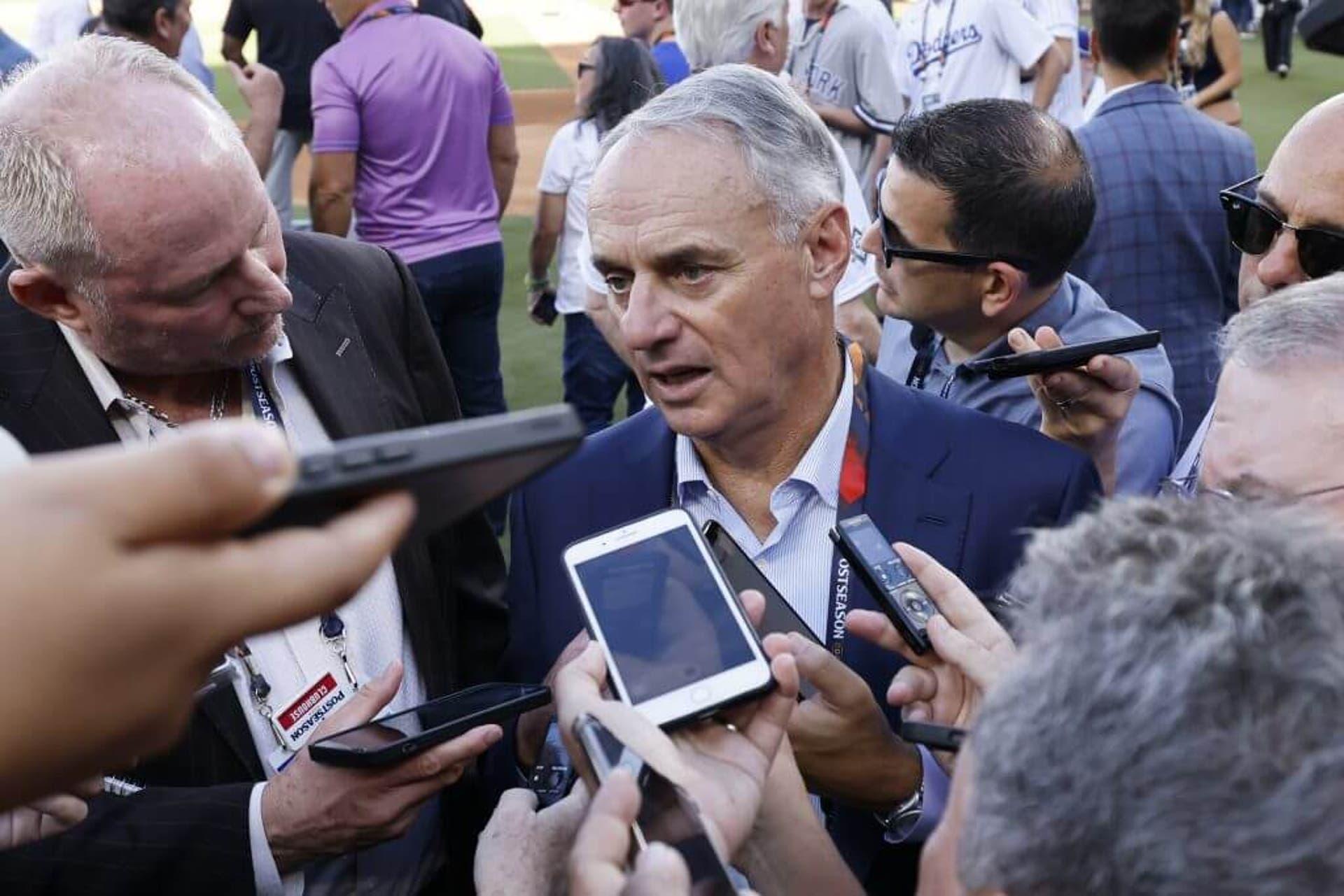 Rob Manfred durante coletiva antes do Jogo 2 da World Series