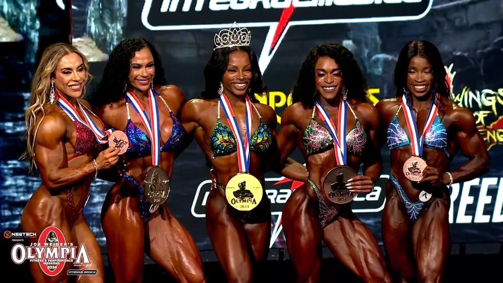 Cydney Gillon com as fisiculturistas do top-5 da categoria Figure do Mr. Olympia 2024
