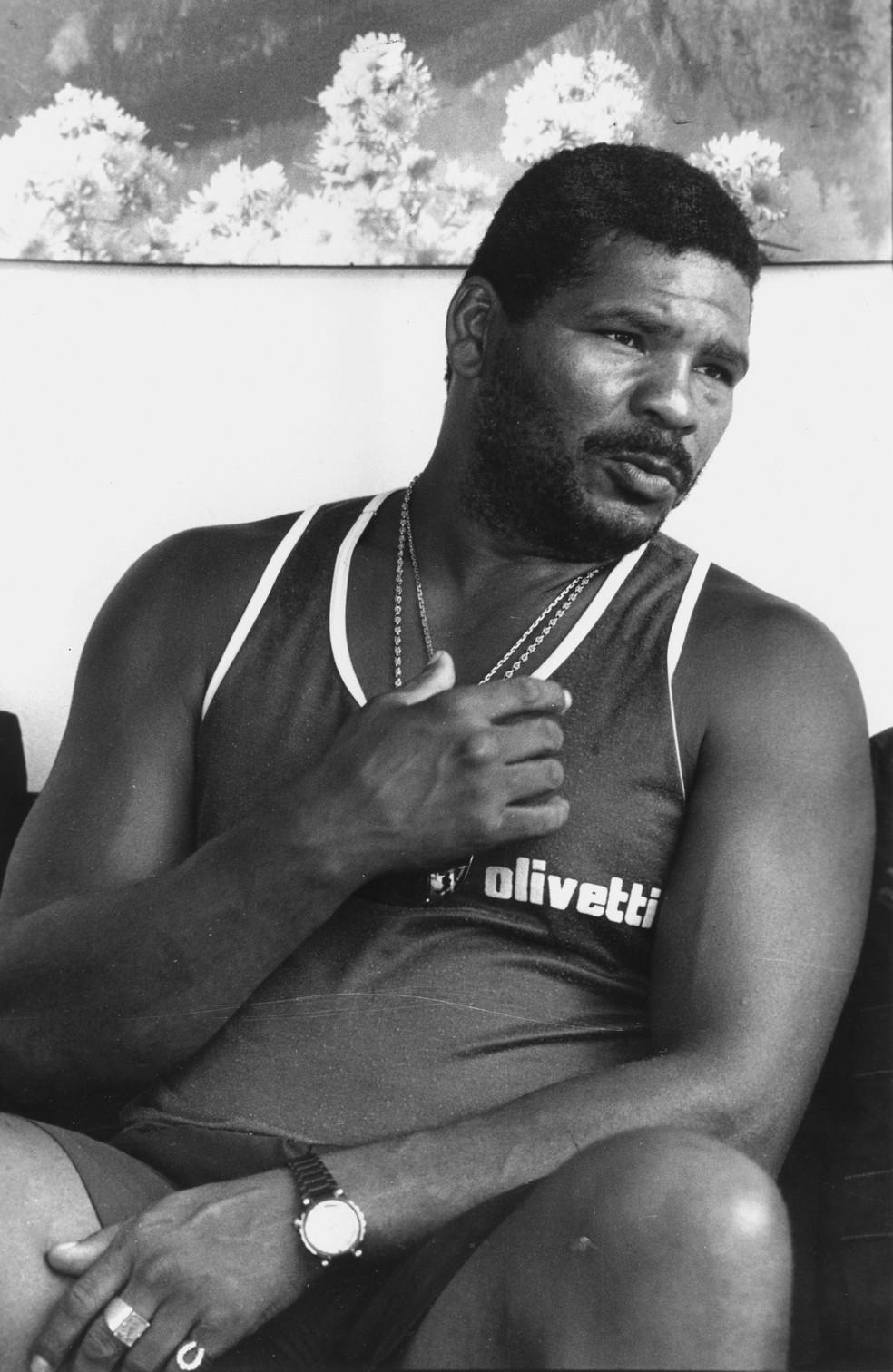 Retrato do pugilista brasileiro Adilson Rodrigues Maguila durante entrevista em 18 de janeiro de 1990