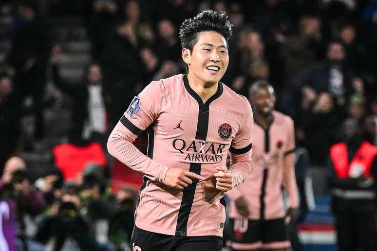 Lee Kang-in celebrando gol