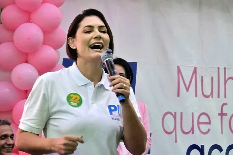 Michelle Bolsonaro Critica Caiado e Comemora Dissolução do PT em Evento em Goiânia