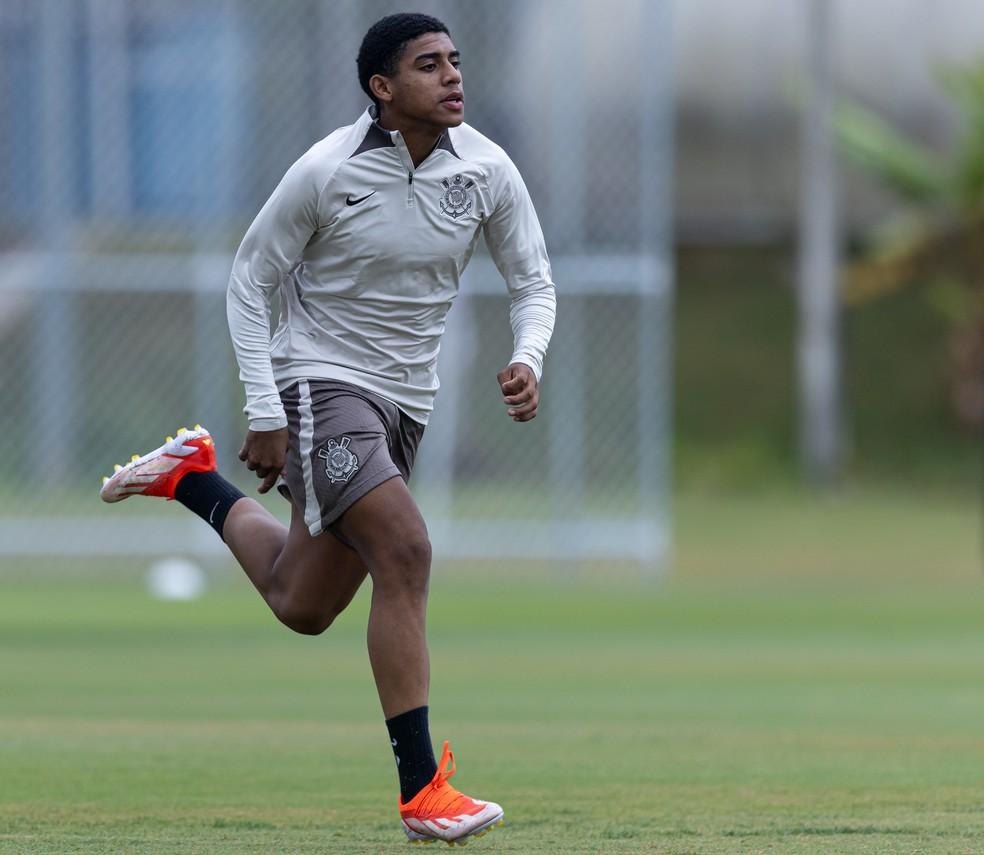 Gui Negão, atacante do Corinthians, em treino dos profissionais