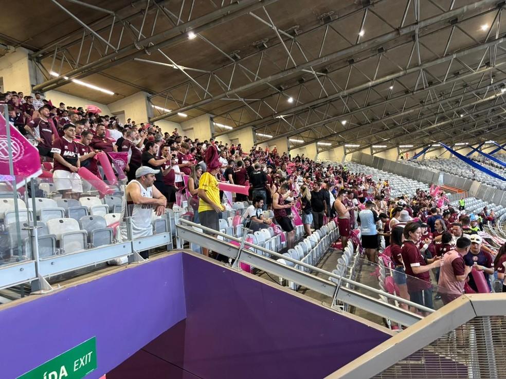 Torcida do Lanús no Mineirão