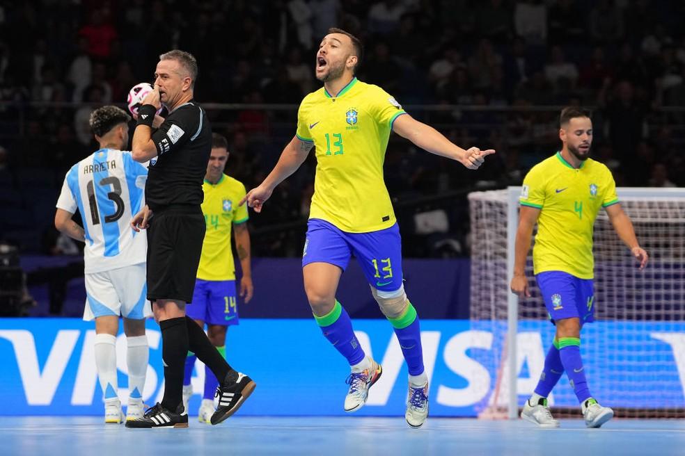 Rafael comemora gol na final da Copa do Mundo de Futsal