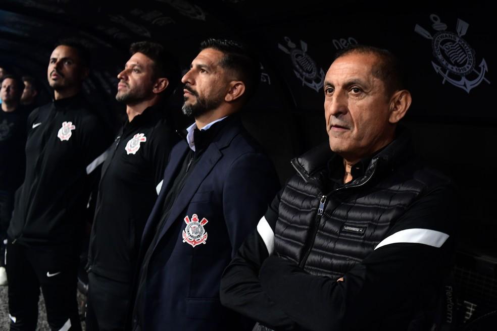 Ramón Díaz e Emiliano Díaz em Corinthians x Athletico-PR