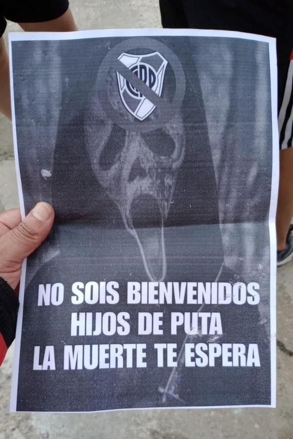 Torcedores do River Plate encontram mensagens ao redor do estádio mineiro