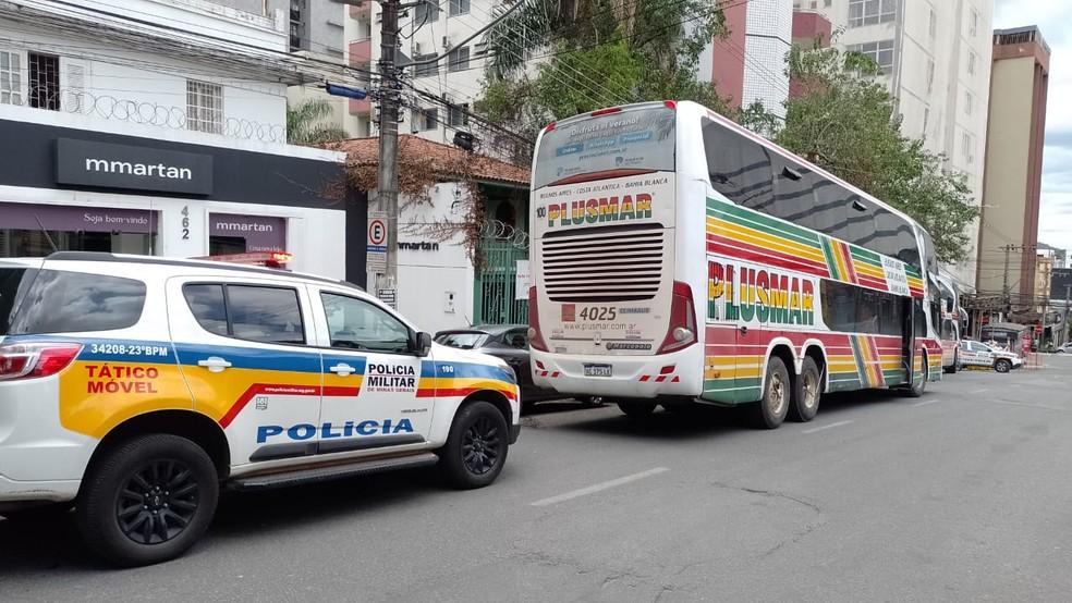 Polícia Militar escoltando torcedores do River Plate