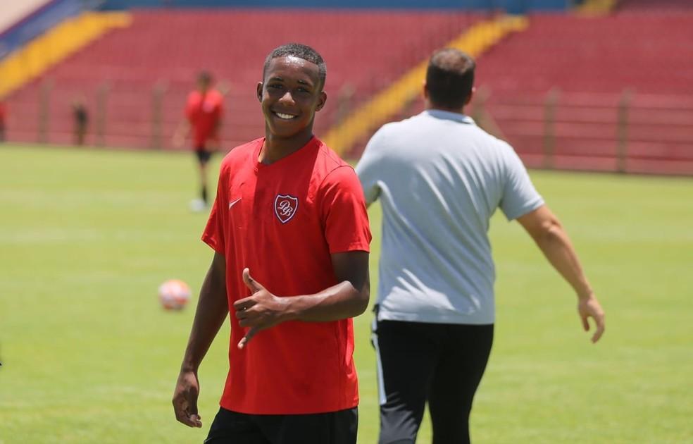 Kevin atuou na base do Desportivo Brasil e Palmeiras antes de chegar ao Shakhtar Donetsk