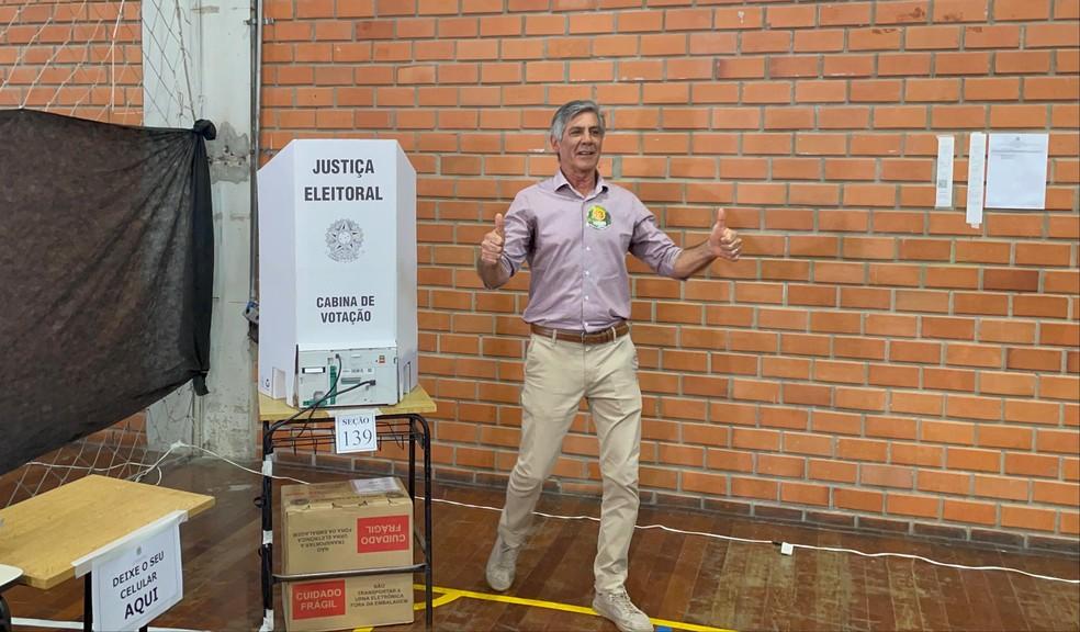 Fernando Marroni (PT) durante votação no 2º turno em Pelotas