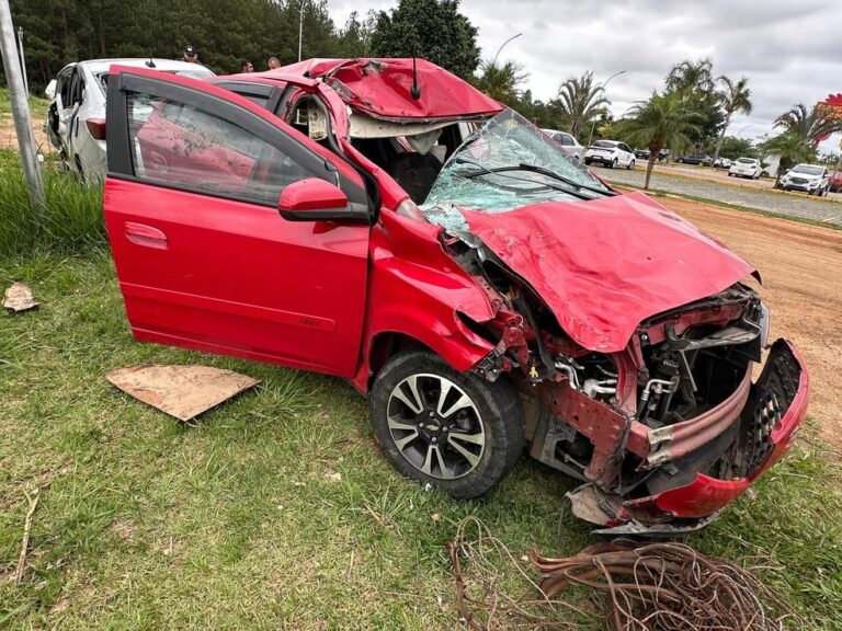 Tragédia em São José dos Campos: Três pessoas morrem em acidente envolvendo carro, caminhão e boi