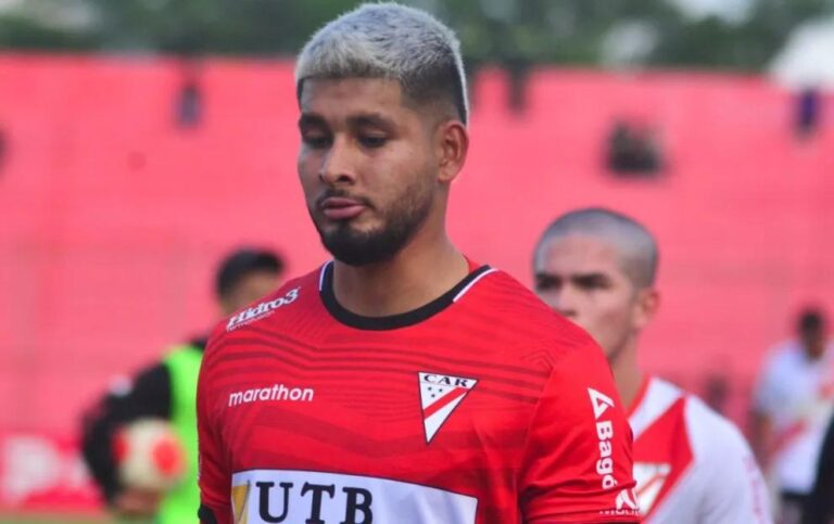 Enzo Rodríguez é o novo goleiro titular do Always Ready contra o Bolívar