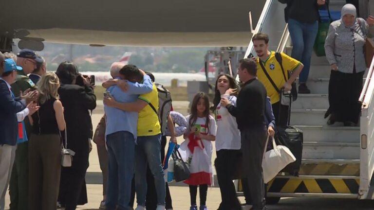 Avião da FAB retorna com brasileiros repatriados do Líbano