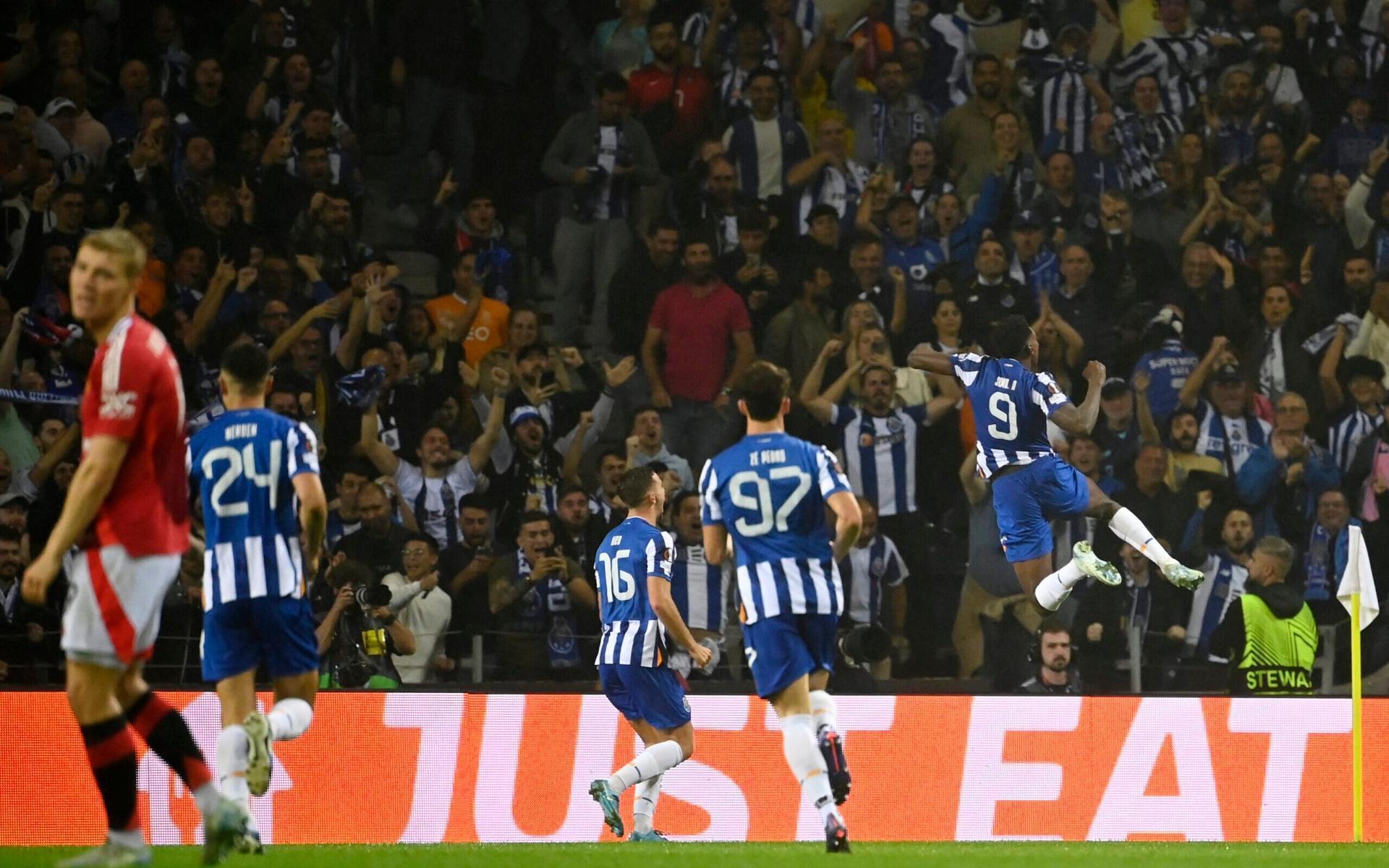 Jogadores do Porto comemorando