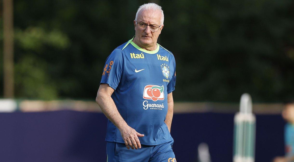Dorival Júnior durante treino da Seleção Brasileira