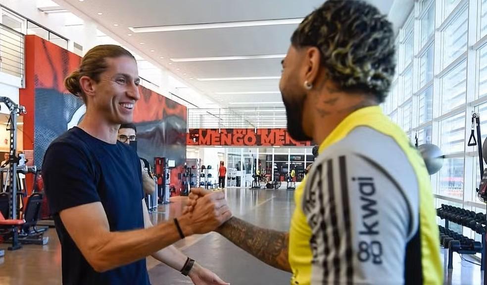 Gabigol e Filipe Luís no CT do Flamengo