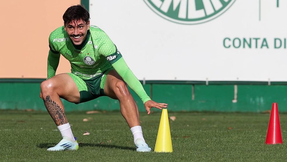 Mauricio durante treino do Palmeiras na Academia de Futebol