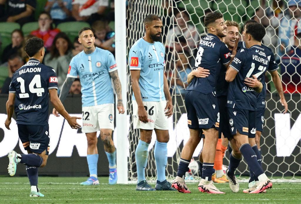 Jogadores de Melbourne City em ação durante o derby.