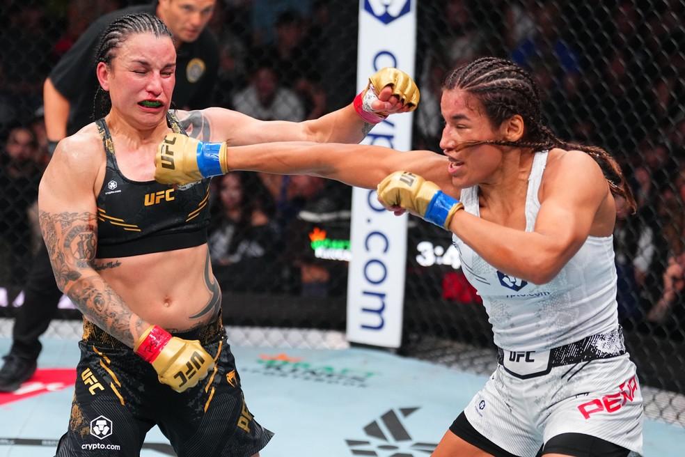 Julianna Peña venceu Raquel Pennington por decisão dividida — Foto: Jeff Bottari/Getty Images