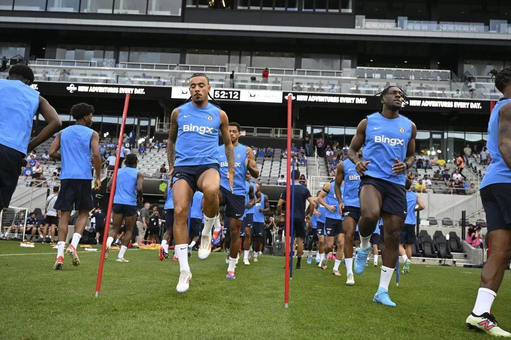 Christopher Nkunku treinando com a equipe do Chelsea