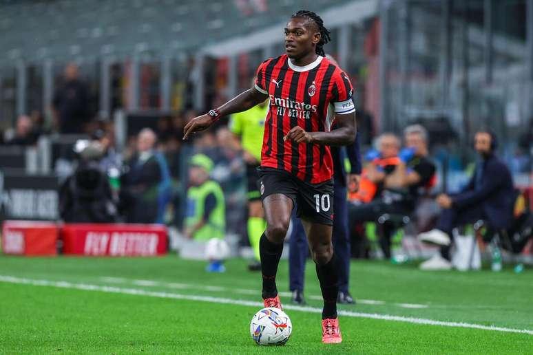 Rafael Leão durante jogo contra o Lecce