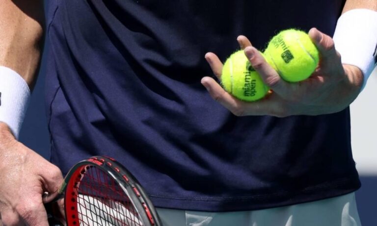 Stefanos Tsitsipas e Botic Van de Zandschulp se enfrentam nas oitavas de final do Swiss Indoors Basel