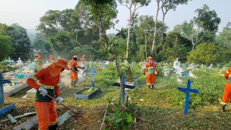 Cemitérios de Manaus se Preparam para o Dia dos Finados com Grande Limpeza