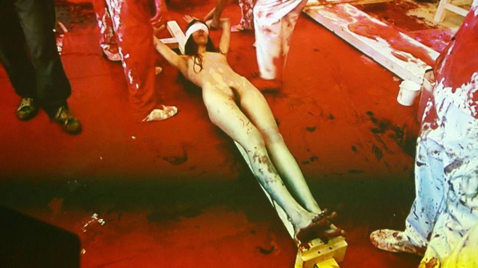 Hermann Nitsch, precursor do ativismo artístico e da performance provocativa