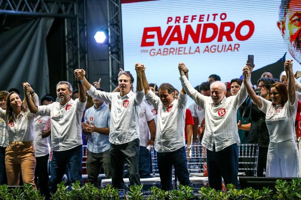 No início da noite, o presidente participou da agenda de Evandro Leitão, candidato do PT que disputa a prefeitura de Fortaleza.