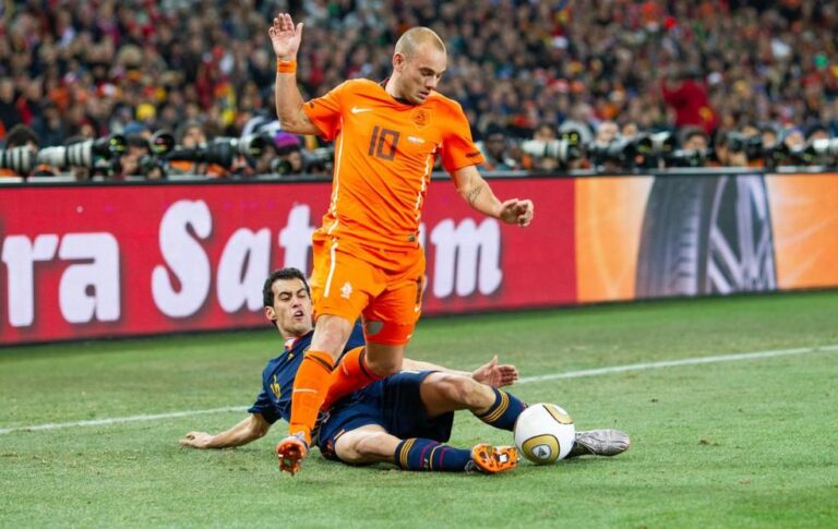 Wesley Sneijder critica Sergio Busquets: “Bebê chorão” em campo!