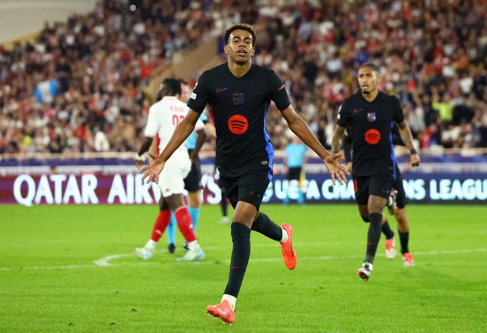 Yamal comemora gol marcado contra o Monaco