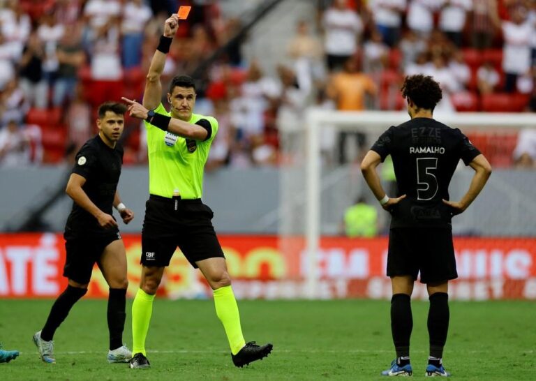 Corinthians Enfrenta Desfalque Importante com Suspensão de André Ramalho para o Dérbi