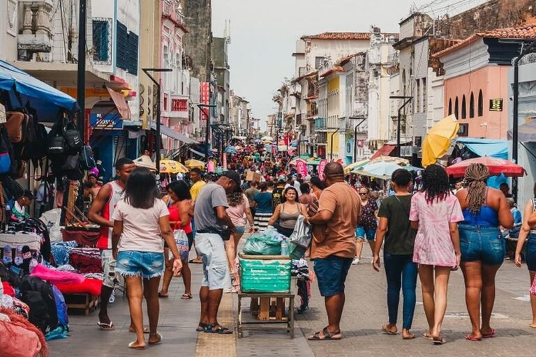 Comércio Autorizado no Feriado de Nossa Senhora Aparecida: O Que Esperar?