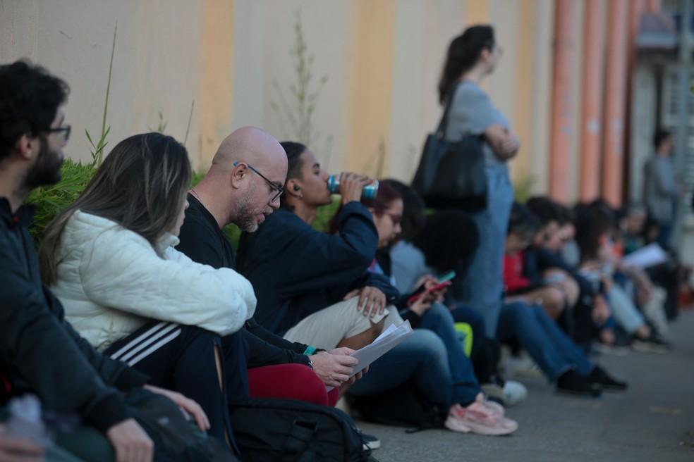 Candidatos chegam para a prova do Concurso Público Nacional Unificado