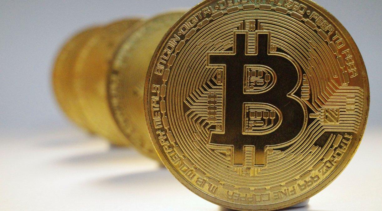 Representação da criptomoeda Bitcoin.
