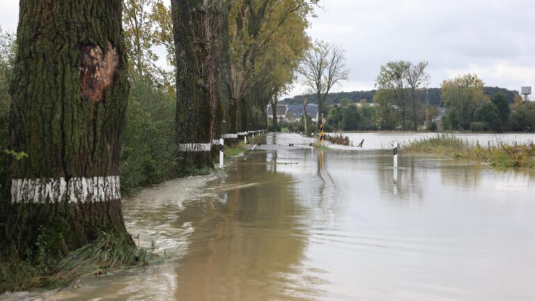 Luxemburgo em Alerta: Tempestade Kirk Diminui Riscos, Mas Perigos Persistem