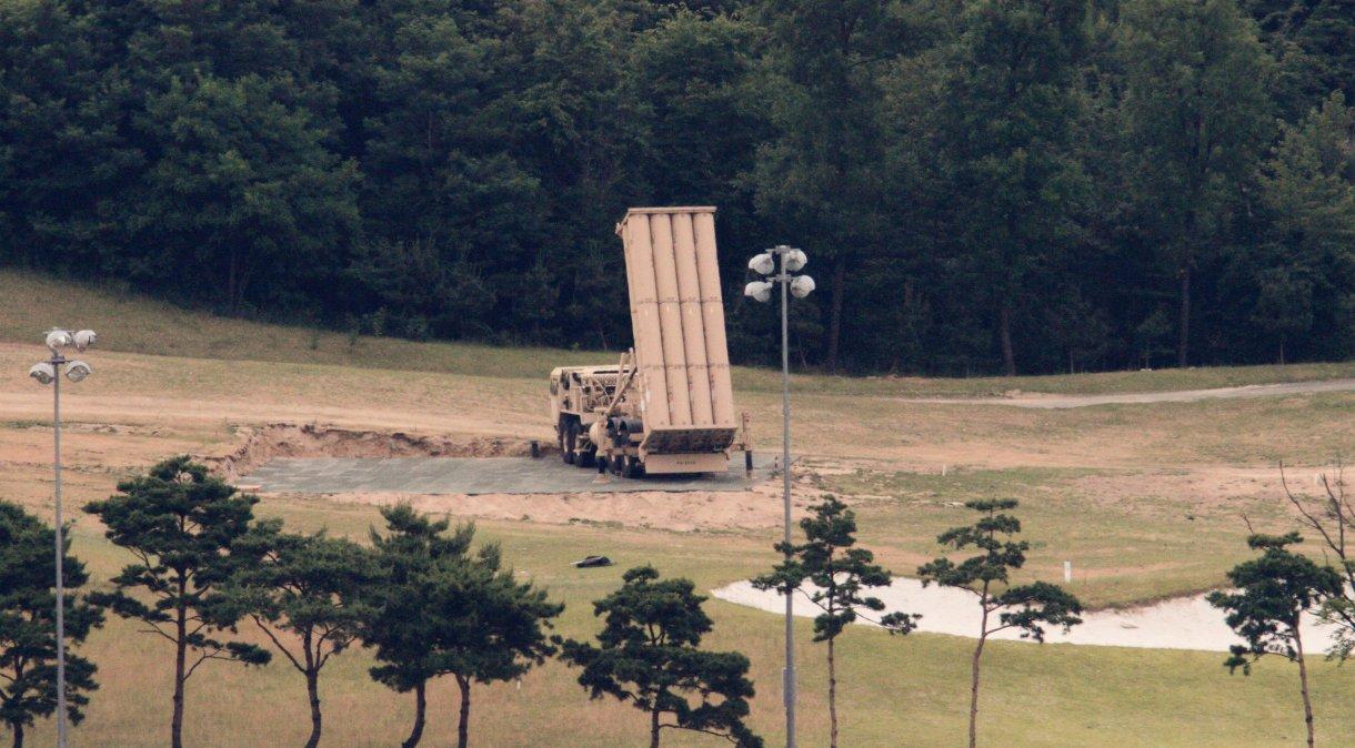 Interceptador do sistema de escudos antimísseis norte-americano THAAD em Seongju, na Coreia do Sul.