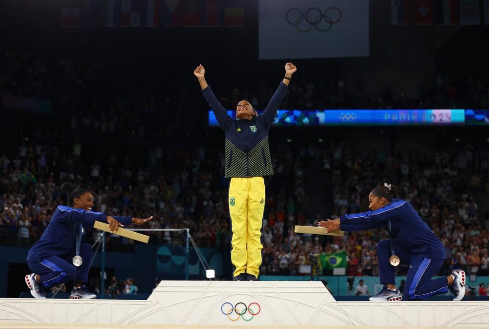 Rebeca Andrade reverência Simone Biles Jordan Childs Ginástica Olimpíadas 2024