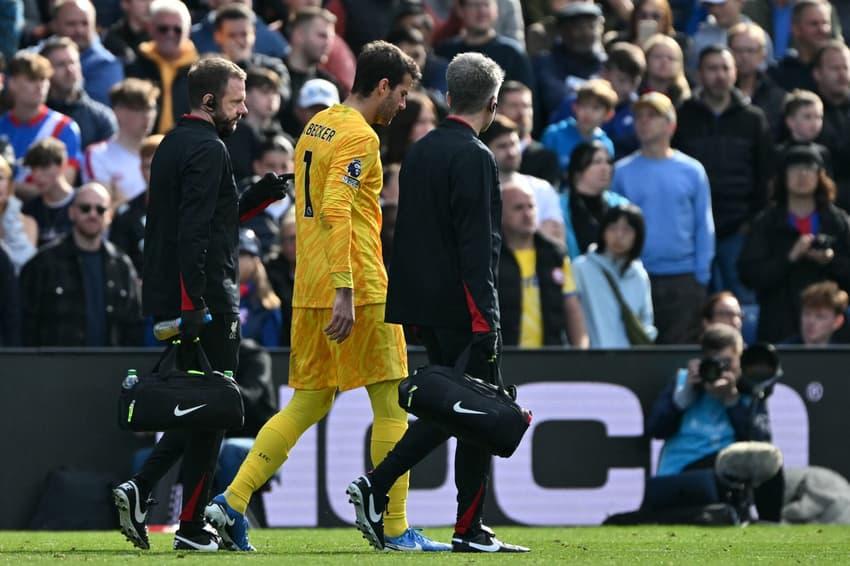 Alisson, da Seleção Brasileira, se lesionou durante Crystal Palace x Liverpool