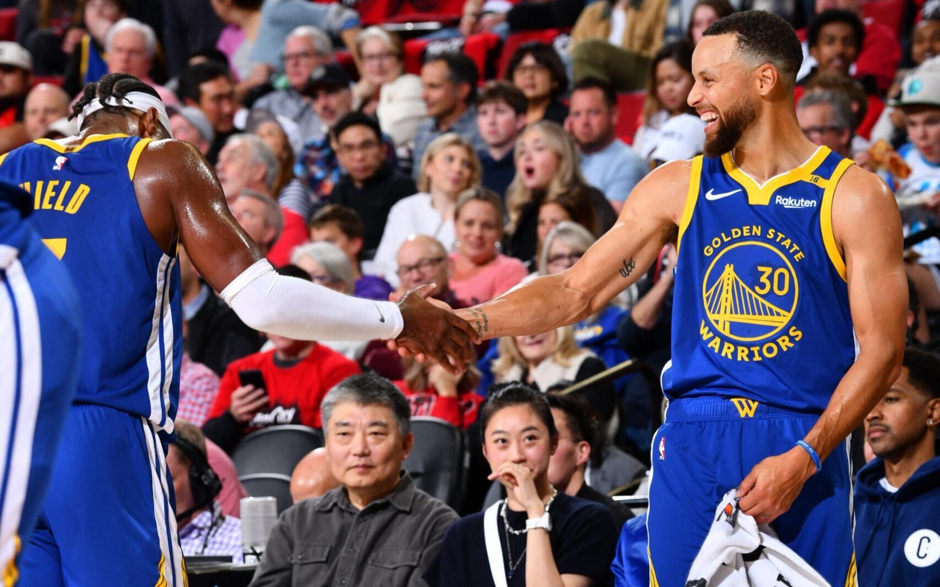 Buddy Hield e Stephen Curry celebrando