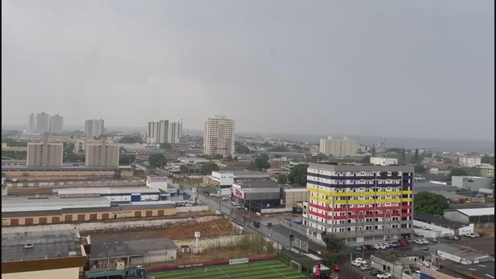 Chuva no Gama é registrada nesta segunda-feira (7).