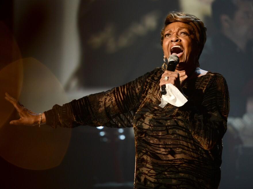 Cissy Houston se apresenta no BET Awards 2012